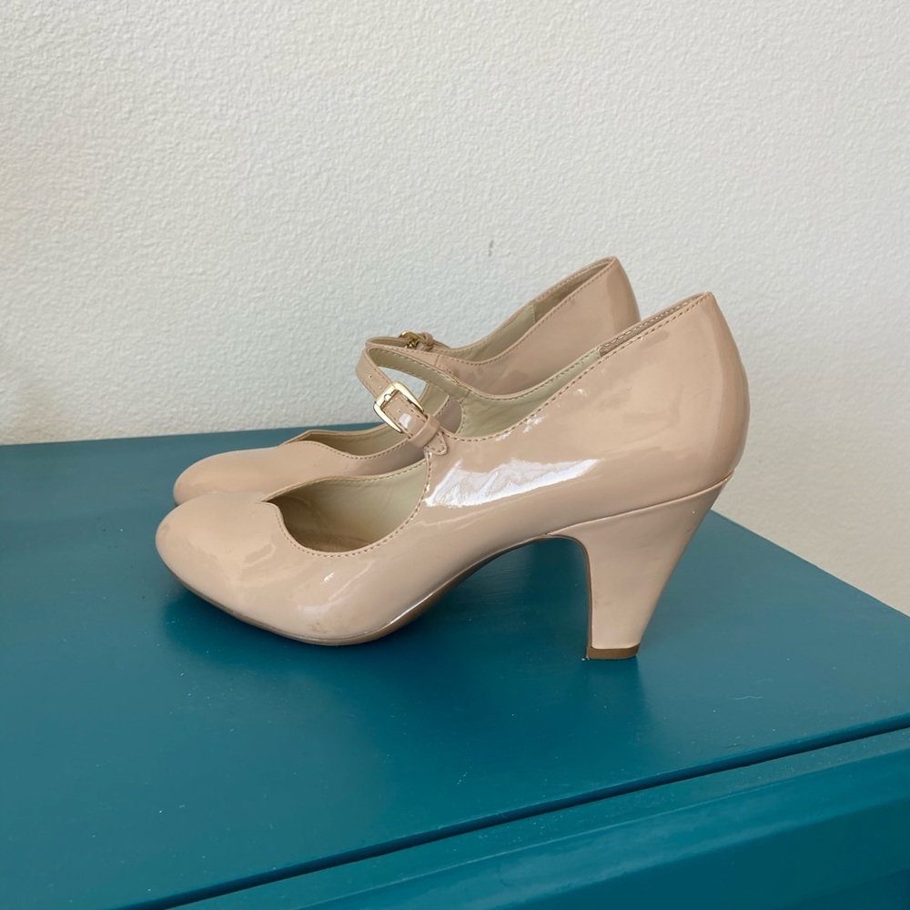 Beige Naturalizer Heels